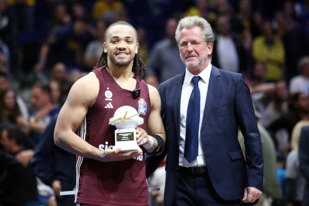 她所参加的 她所参加的