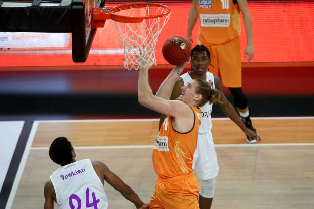 借强大的比 借强大的比